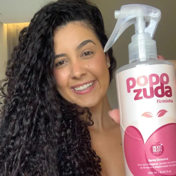 Popozuda-Kundin mit ihren Popozuda-Produkten